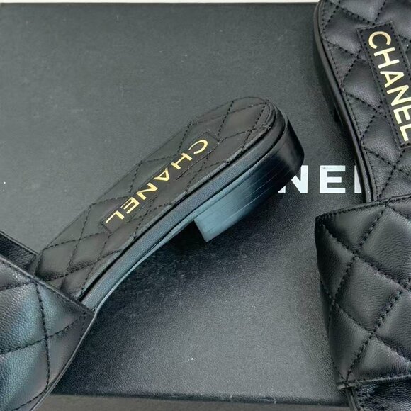Chanel Slides - Picture 4 of 7